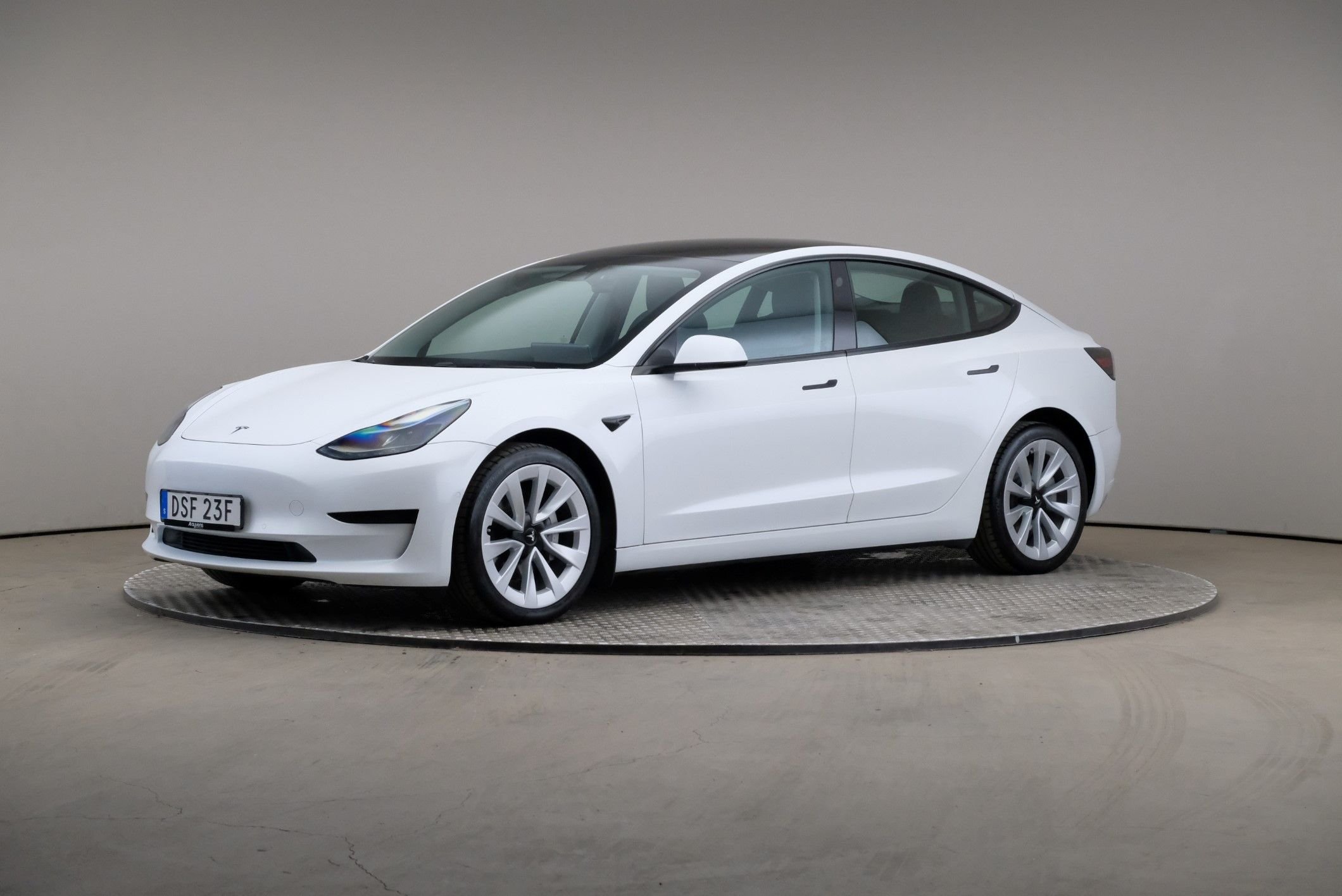 Tesla Model 3 Standard Range, 283hp, 2022