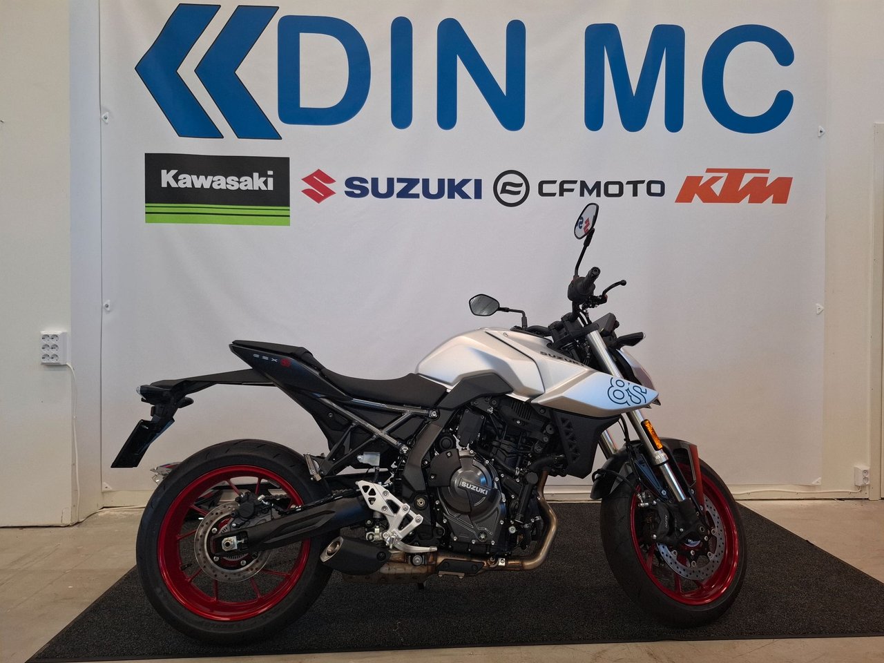 Suzuki GSX-8S "Kampanj"