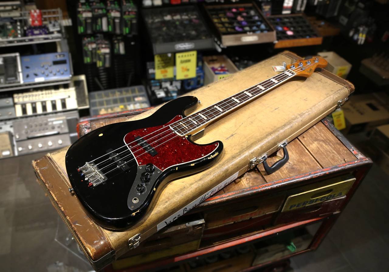Fender Jazzbass från 1966 hos...