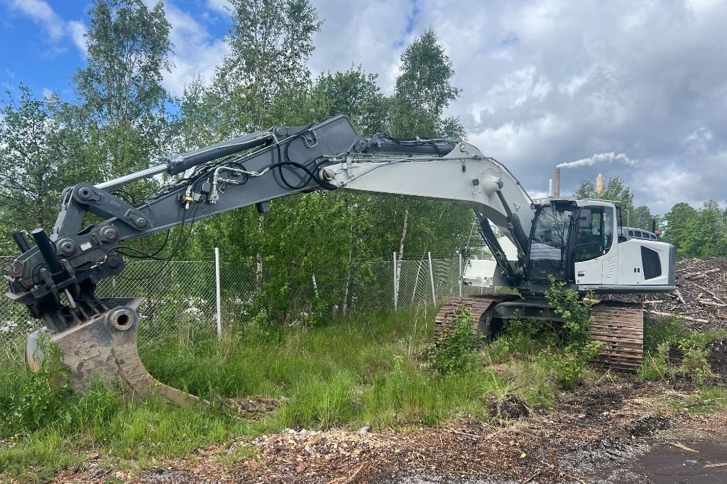 Liebherr R 946