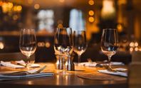 Väletablerad lunch- och à la carte-restaurang med samisk pro