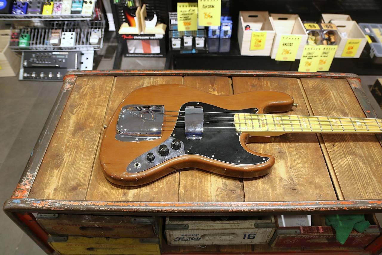 Begagnad Fender Jazz Bass frå...