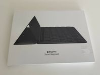 (Hemleverans) Oöppnad APPLE iPad Pro SMART KEYBOARD (SV)