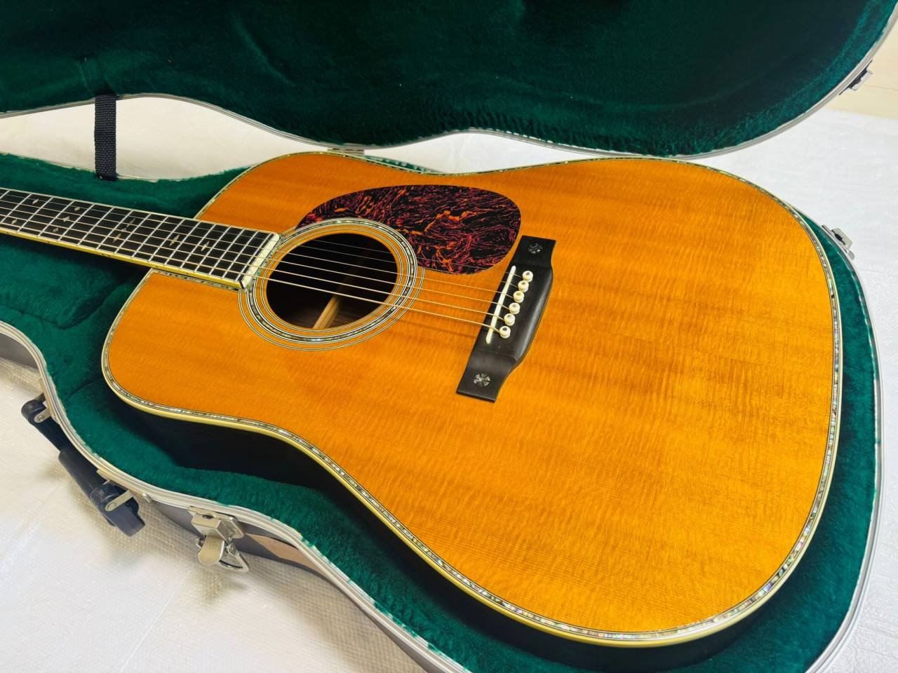 Martin D-42 2007 hos Guitar H...