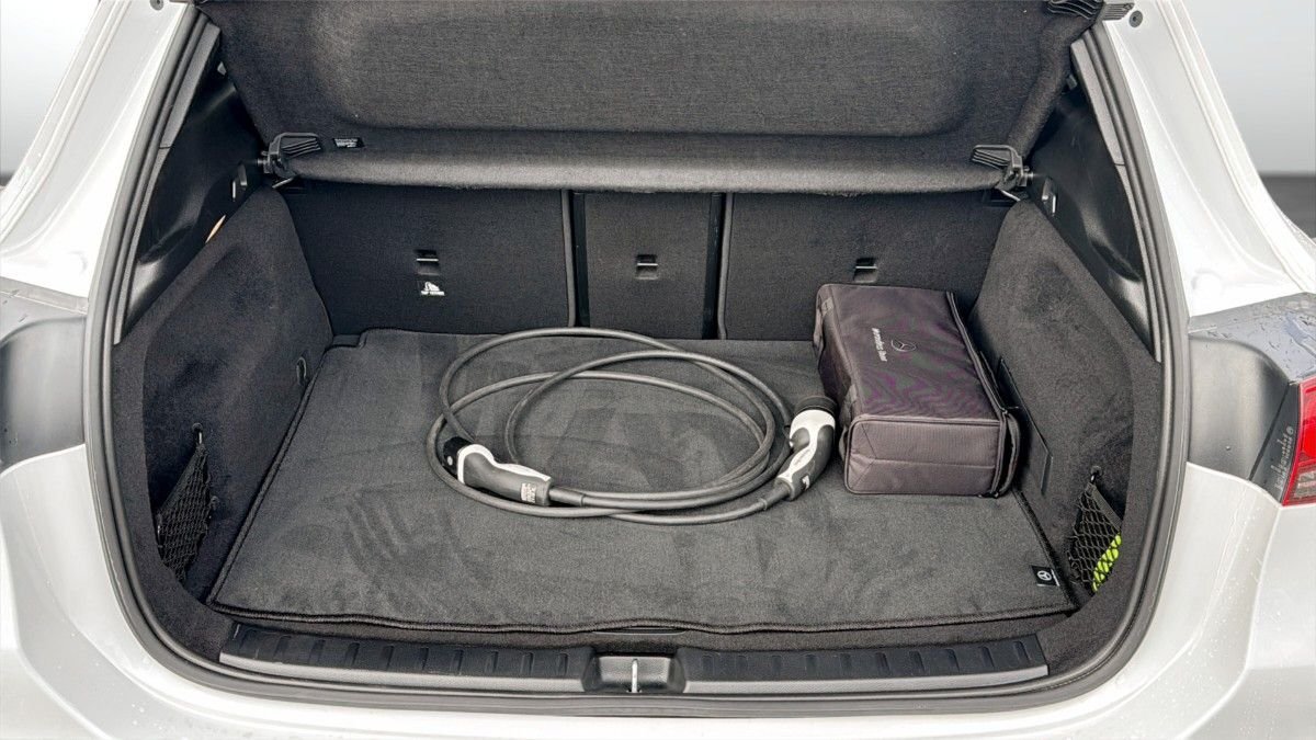 Mercedes-Benz EQA 300 4MATIC, 228hk, 2022