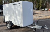 På väg in: Debon Cheval Liberté C255 skåpvagn, 2019 lite anv