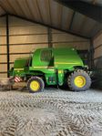 John Deere W650 SKÖRDETRÖSKA