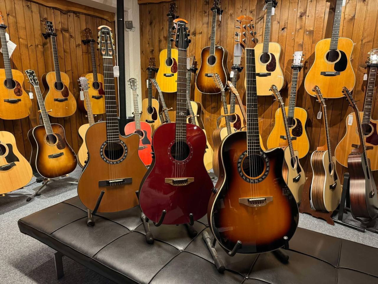 Ovationgitarrer hos Musikalen