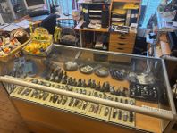 (NY) Mängd med klockor, smycken mm. via auktion