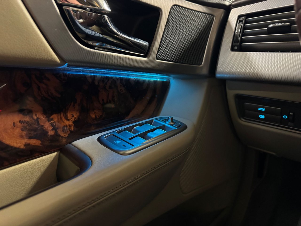 Jaguar XF 3.0 V6  Automatisk, 275hk, 2010
