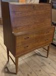 Underbar sekretär i teak