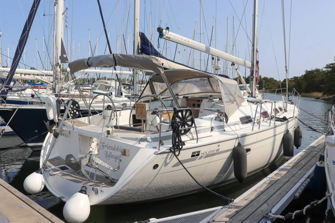 Bavaria 43 Holiday - 2010 image