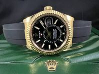 Rolex Sky-Dweller 42mm 326238 Svart 18K Fullset 2020