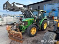 Traktor John Deere 5620 med vikplog, sandspri