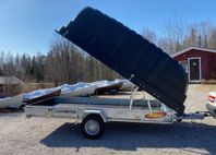 Kåpsläp Majava M 8540 J + Jaxal 125cm (Bromsad/80 Km/h)