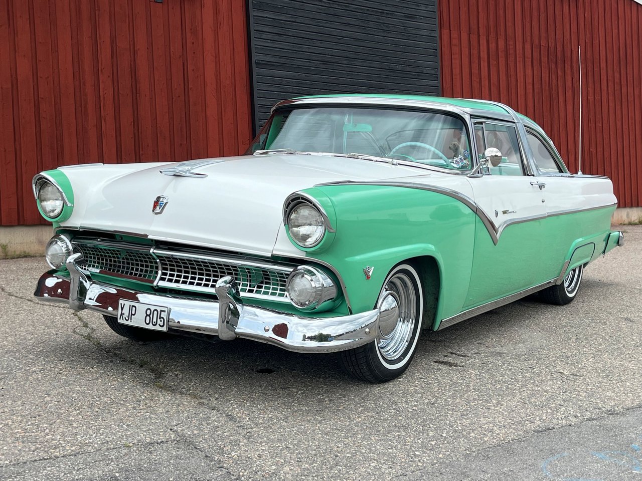 Ford Fairlane Crown Victoria ...