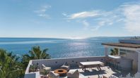 Takvåning med panoramautsikt över havet och Estepona