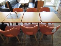 6st orangea skinnstolar & 3st bord