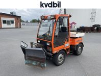 HOLDER C230 med sandspridare, vikplog och klippdäck.