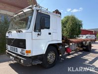 Veteranlastbil Volvo FL7 med tillbehör