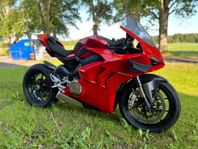 Ducati Panigale V4 / 1 ÄGARE / UTRUSTAD / KOLFIBER / NYBES /