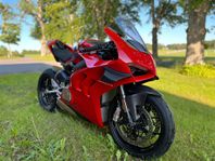Ducati Panigale V4 / 1 ÄGARE / UTRUSTAD / KOLFIBER / NYBES /