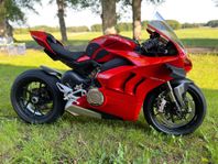 Ducati Panigale V4 / 1 ÄGARE / UTRUSTAD / KOLFIBER / NYBES /