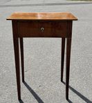 Vackert bord med intarsia, 1800-tal