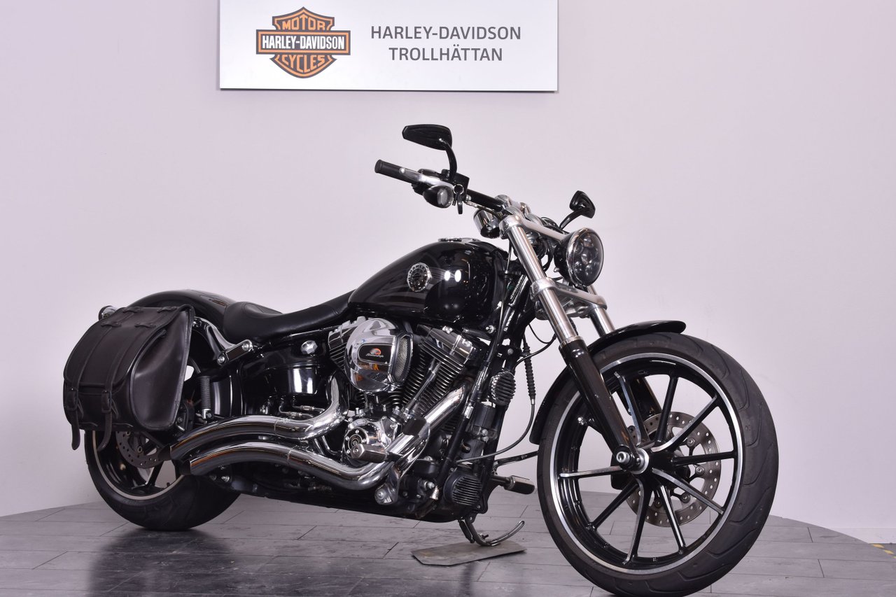 Harley-Davidson BREAKOUT från...