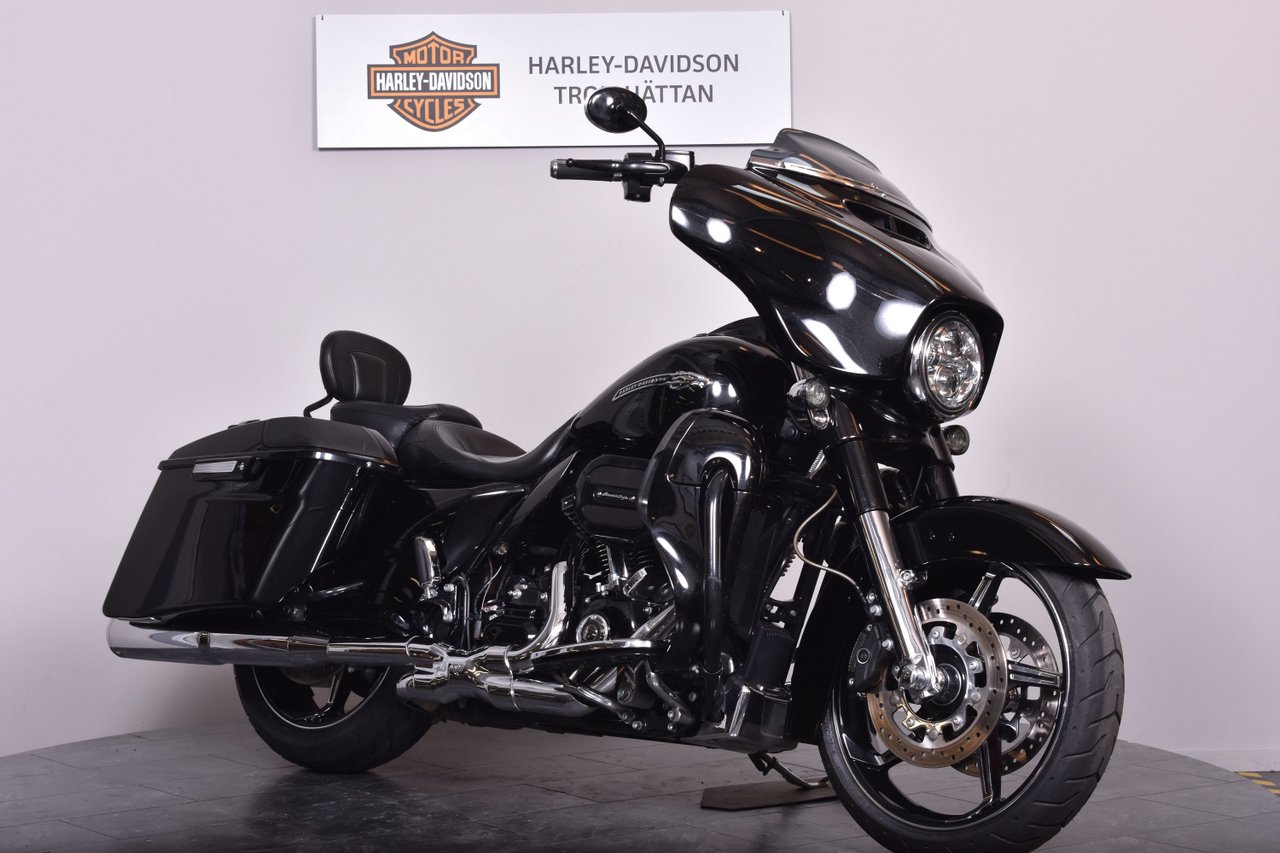 Harley-Davidson Street Glide ...