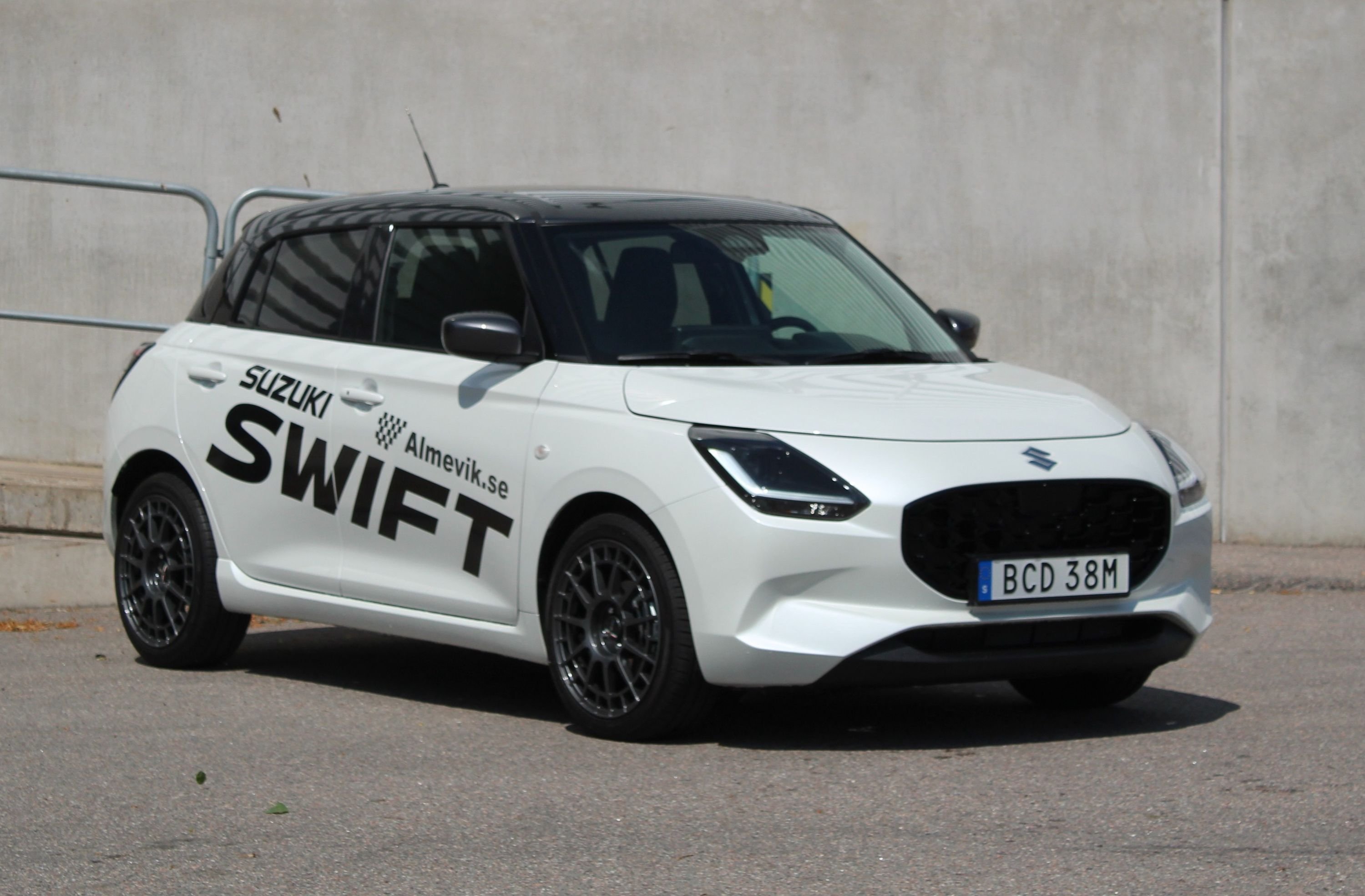 Suzuki Swift Hybrid CVT, 83hp, 2024