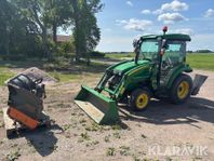 Traktor John Deere 3720 med lastare och redsk