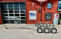 Begagnad 3 axlad båtvagn 30 km med vagga