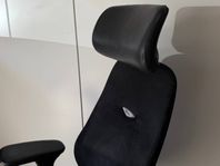 (Hemleverans) Kinnarps 8000 Soft Technogel Alcantara klädsel