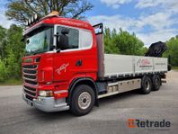 Flakbil med lämmar och krankonsol kranhydraulik Scania R400