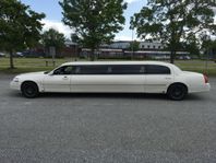 Lincoln Town Car Limo stretch limousine
