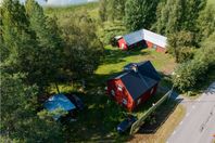Gård på idylliskt läge med utsikt över alterälven