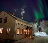 Mysigt 1800-talshus mitt i byn - Storsjöcupen?
