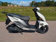 Suzuki UN125 Avensis Sport