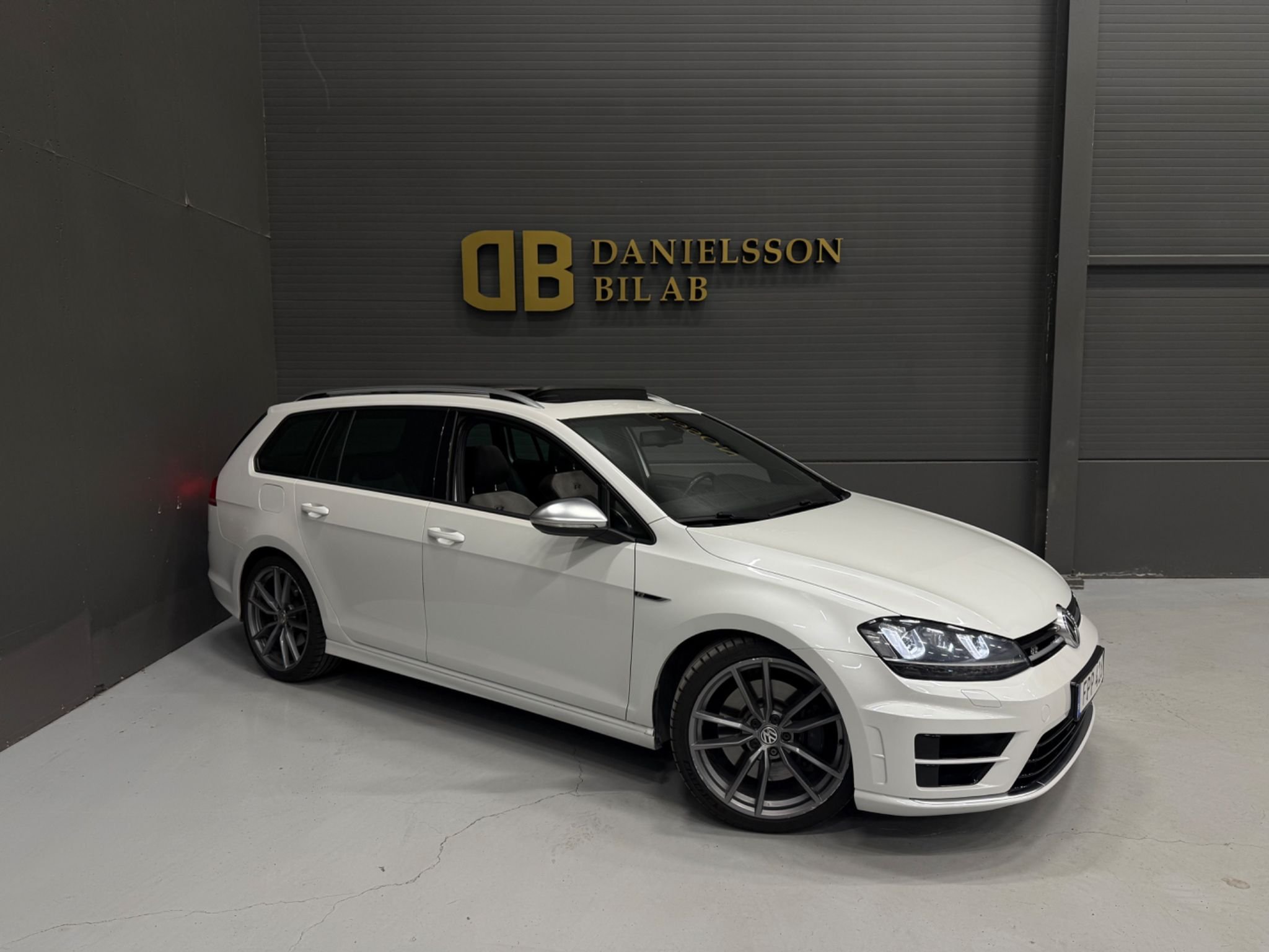 Volkswagen Golf Sportscombi R 2.0 TSI BMT 4Motion DSG Sekventiell, 300hk, 2015