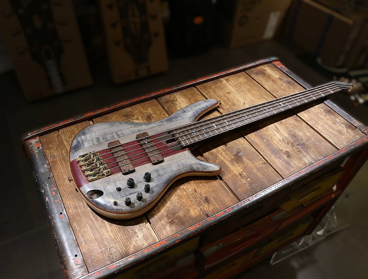 Ny fin Ibanez SR5CM-DX hos Mu...