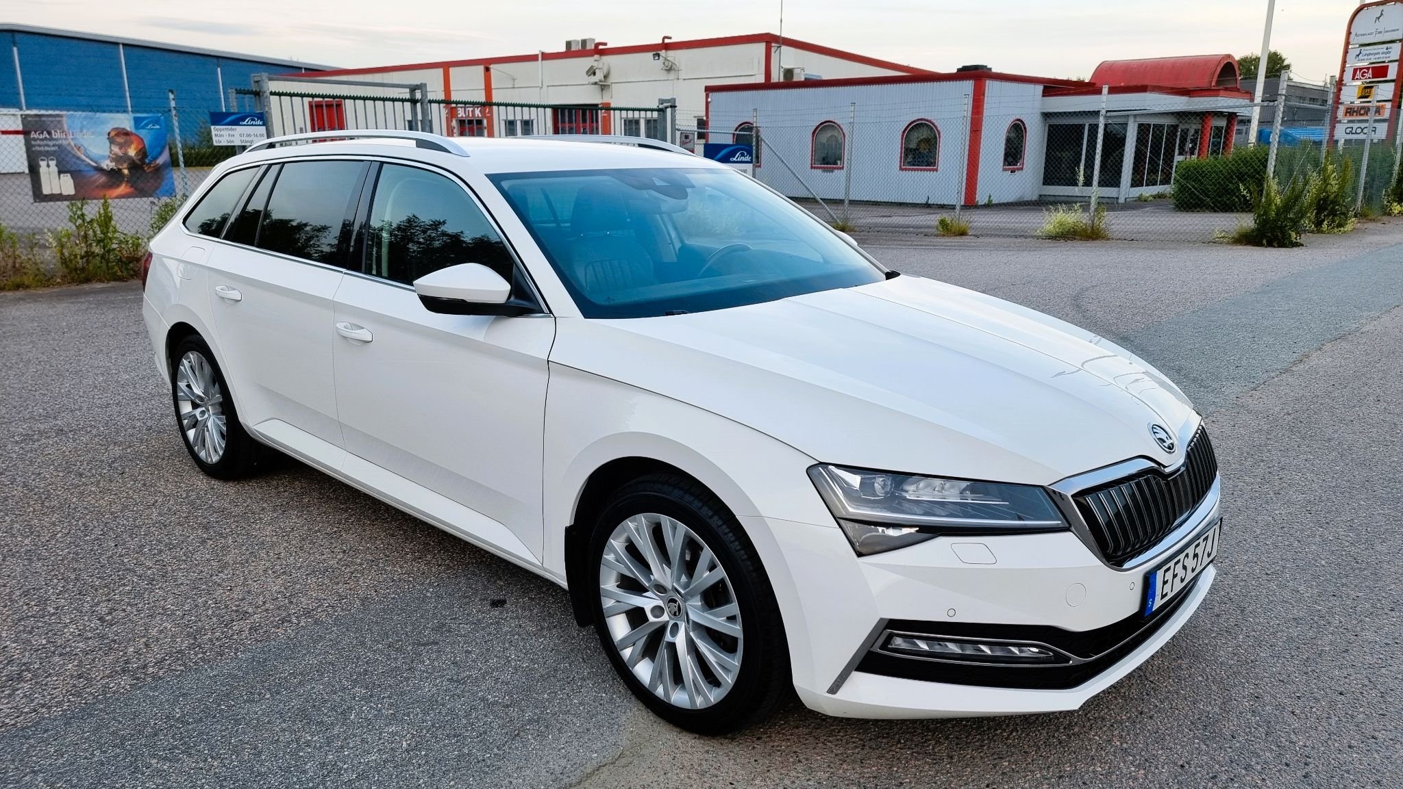 Škoda Superb iV Combi 1.4 TSI iV DSG sekvensiell, 6-trinn, 218hk, 2021