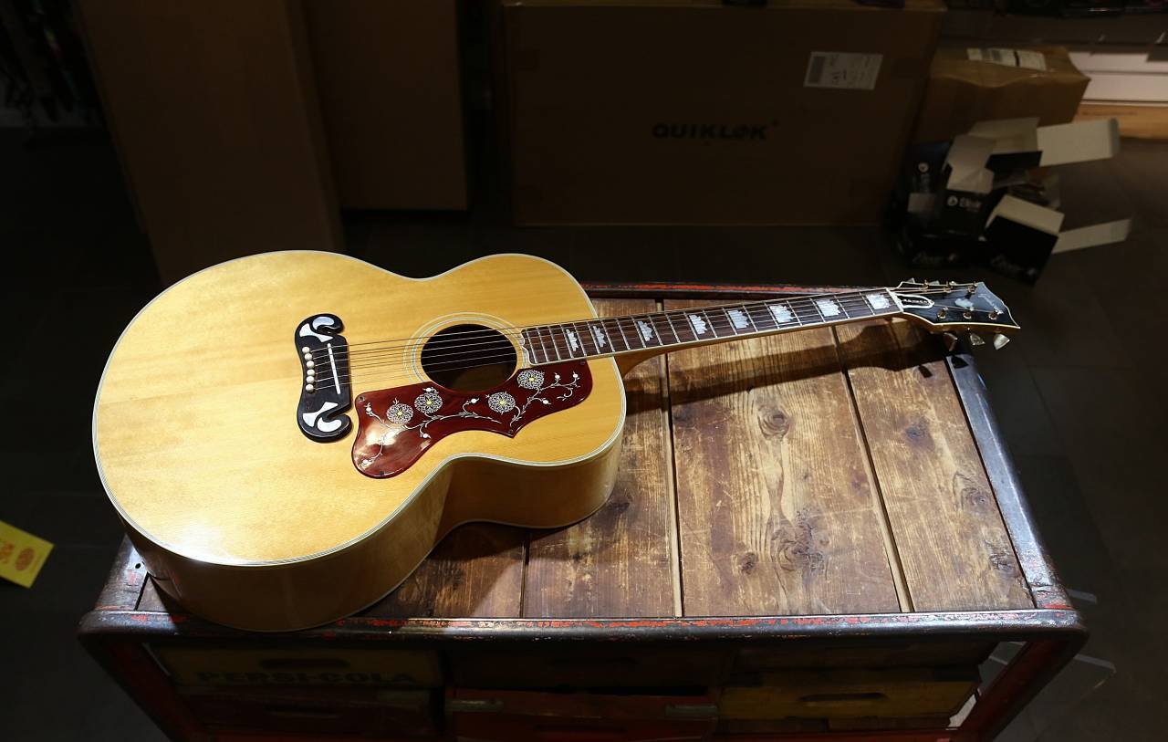Begagnad Gibson J200 från 196...