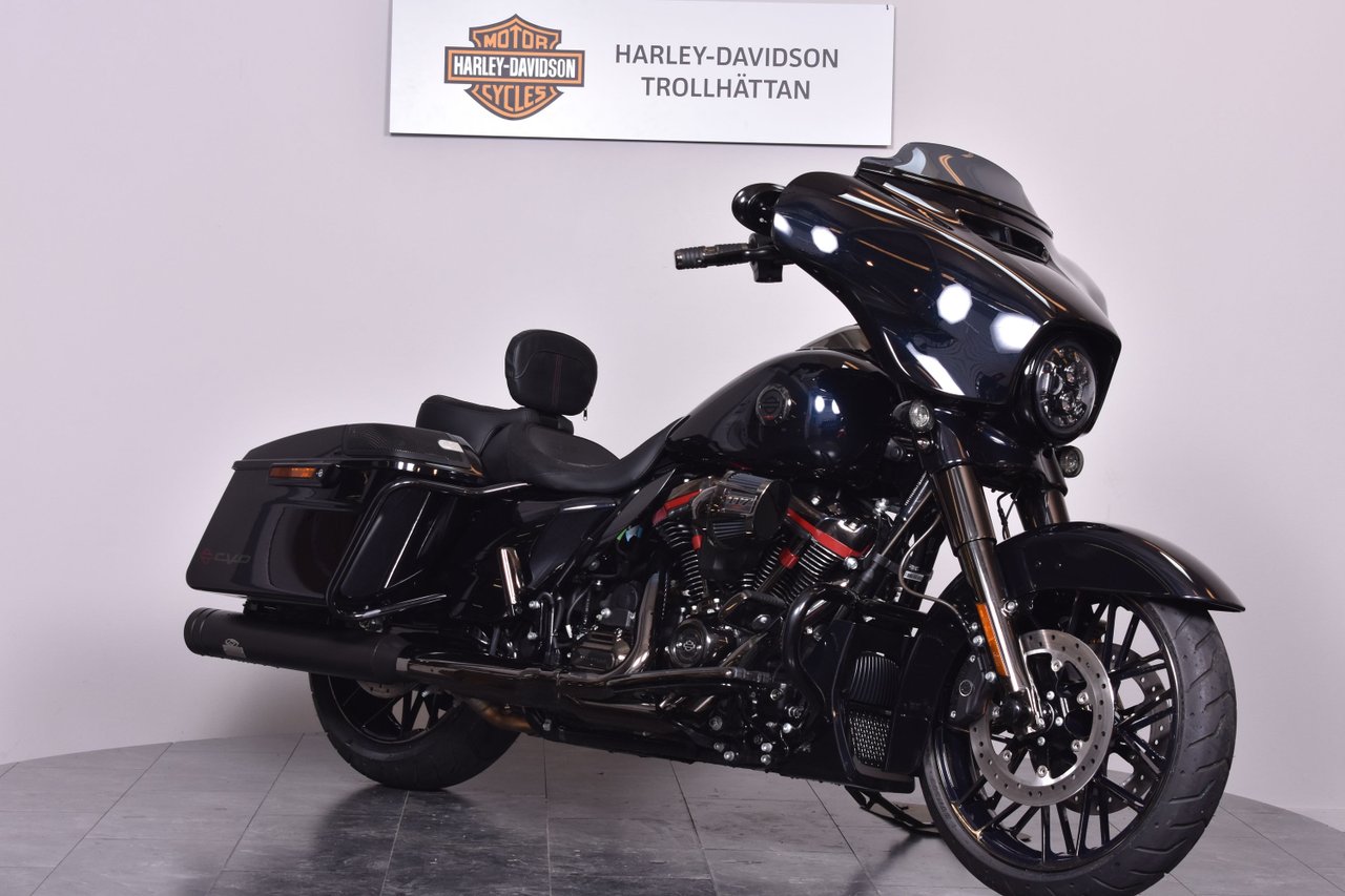 Harley-Davidson STREET GLIDE ...