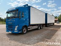 Volvo lastbil med släp