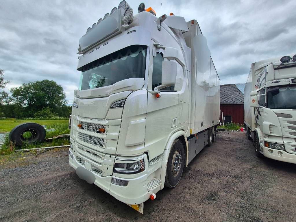 Scania R 560 LB Ekipage