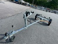-- Betanet 590 BE 80 km/h båttrailer med gångramp