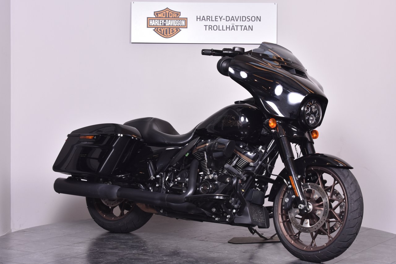Harley-Davidson STREET GLIDE ...