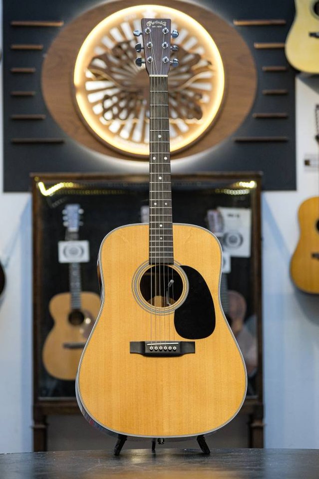 2011 Martin D-28 natural
