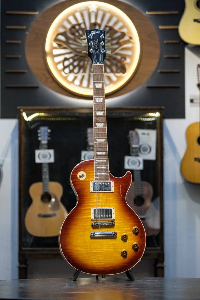 2016 Gibson Les Paul Standard...